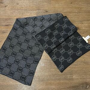 Michael Kors Reversible Scarf - unworn